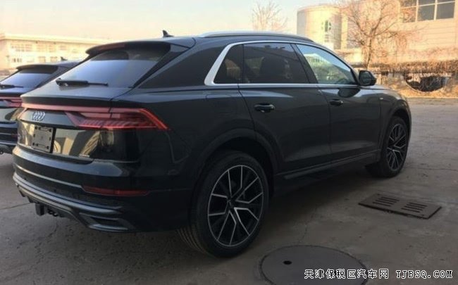 平行进口19款奥迪Q8加规版 22轮/S-line运动包现车74万