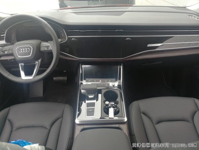2019款奥迪Q8加规版 22轮/S-line包/环影现车74万热卖