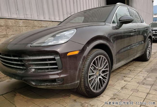 2019款保时捷卡宴加规版 金属漆/21轮/环影现车92.8万