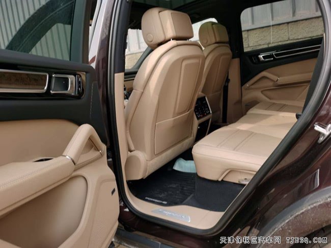 2019款保时捷卡宴加规版 金属漆/21轮/环影现车92.8万