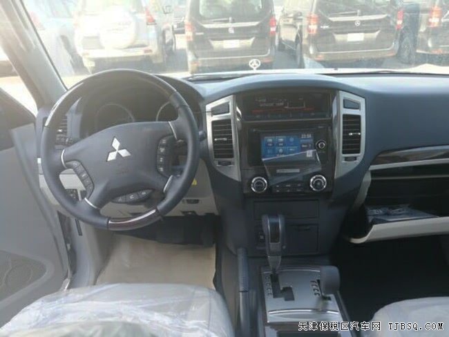 2019款三菱帕杰罗V97中东版 双差速锁/18轮现车31.6万