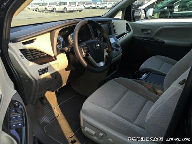 2020款丰田塞纳3.5L两驱XLE版 7座手续/17轮现车39.2万