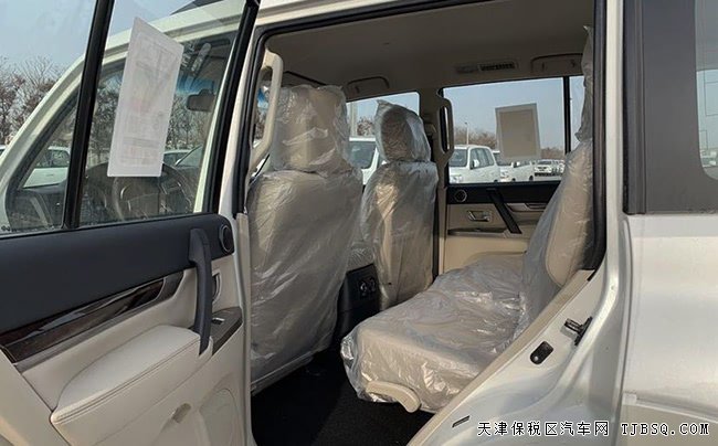 2020款三菱帕杰罗V97中东版 18轮/七座真皮现车31.8万