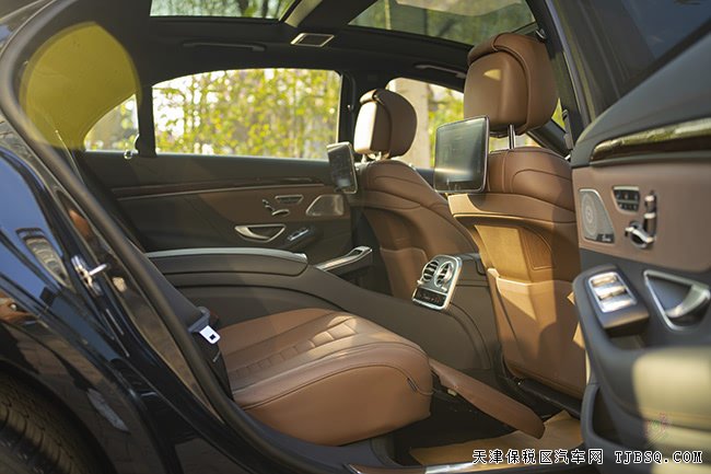 2018款奔驰S560加规版 19轮/4座/小桌板现车157万钜惠