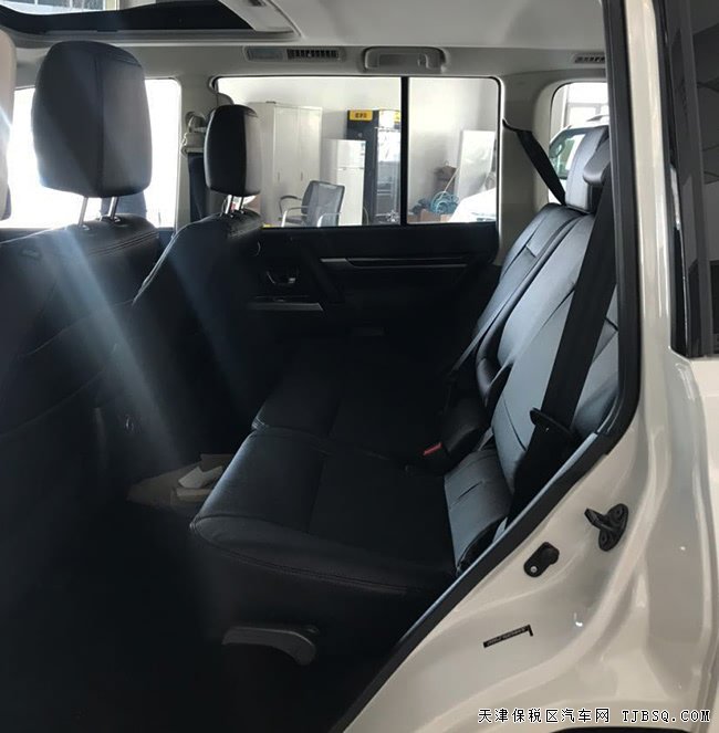 2019款三菱帕杰罗V97中东版 18轮/双差速锁现车35万优享