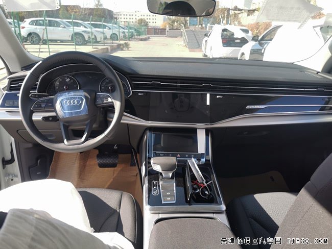 2019款奥迪Q8中东版 19轮/全景天窗/LED大灯现车69万购