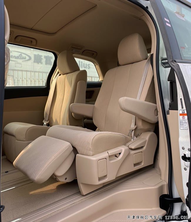 2019款丰田普瑞维亚2.4L中东版 17轮/双天窗现车35.7万