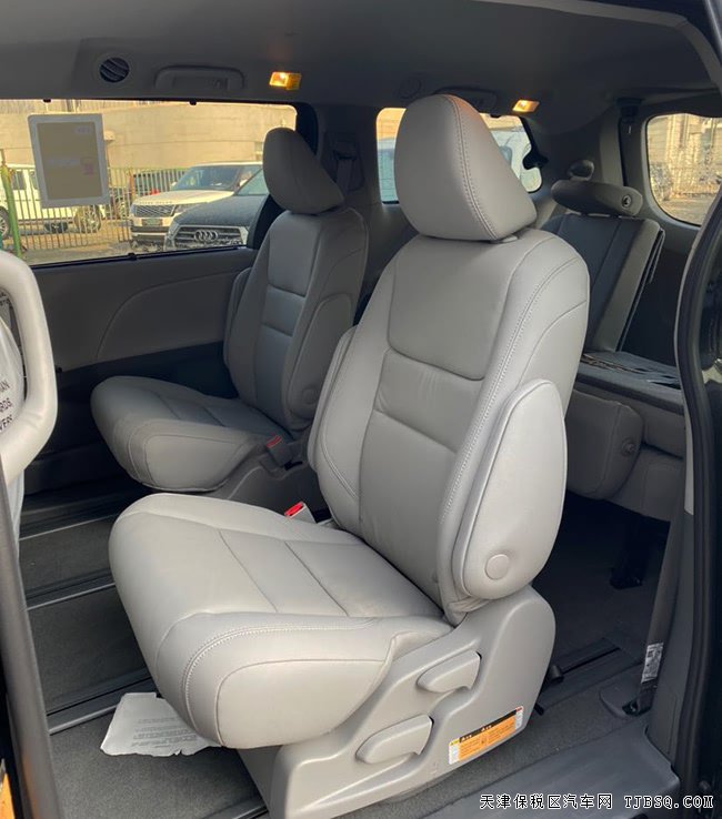 2020款丰田塞纳3.5L四驱XLE版 18轮/7座/天窗现车54万