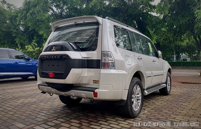 2019款三菱帕杰罗V97中东版 18轮/后挂/双差现车30.8万