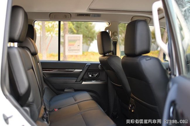 2019款三菱帕杰罗V97中东版 18轮/后挂/双差现车30.8万