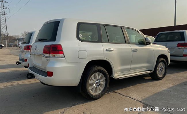 2020款丰田酷路泽4000中东版 7座/18轮/冰箱现车65.7万