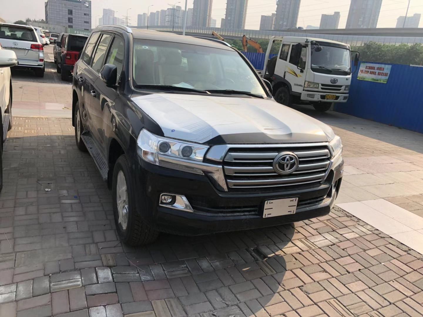 经典硬派越野丰田酷路泽5700 港口仅售104.5万