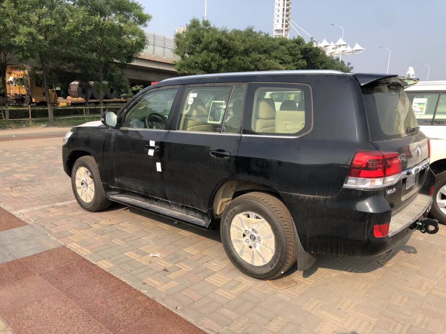 经典硬派越野丰田酷路泽5700 港口仅售104.5万