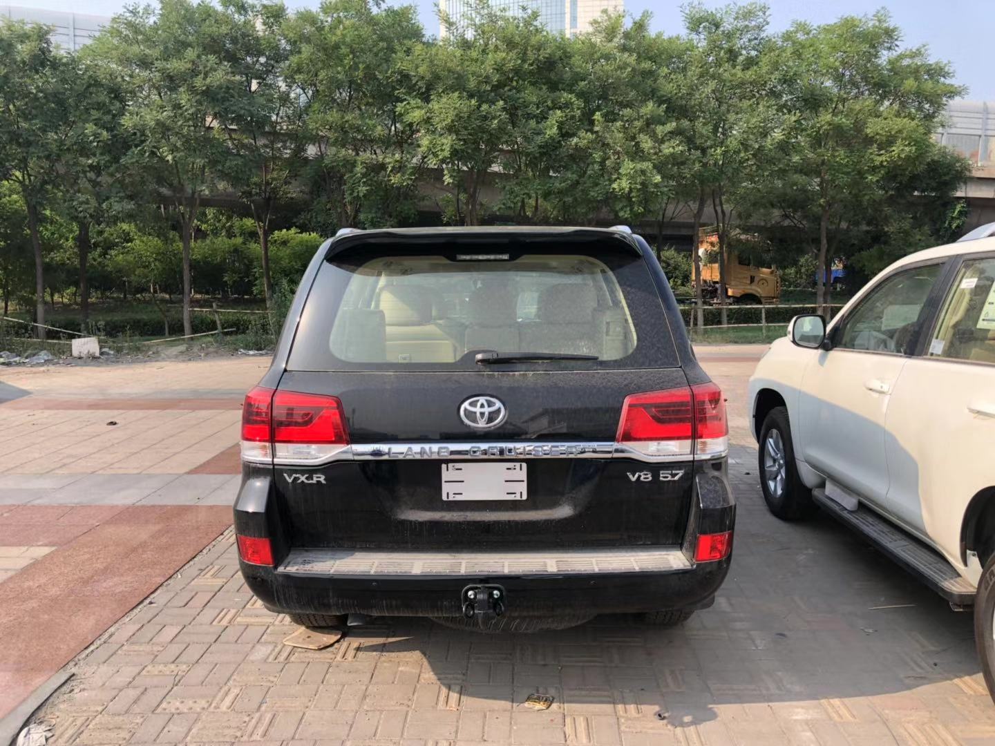 经典硬派越野丰田酷路泽5700 港口仅售104.5万