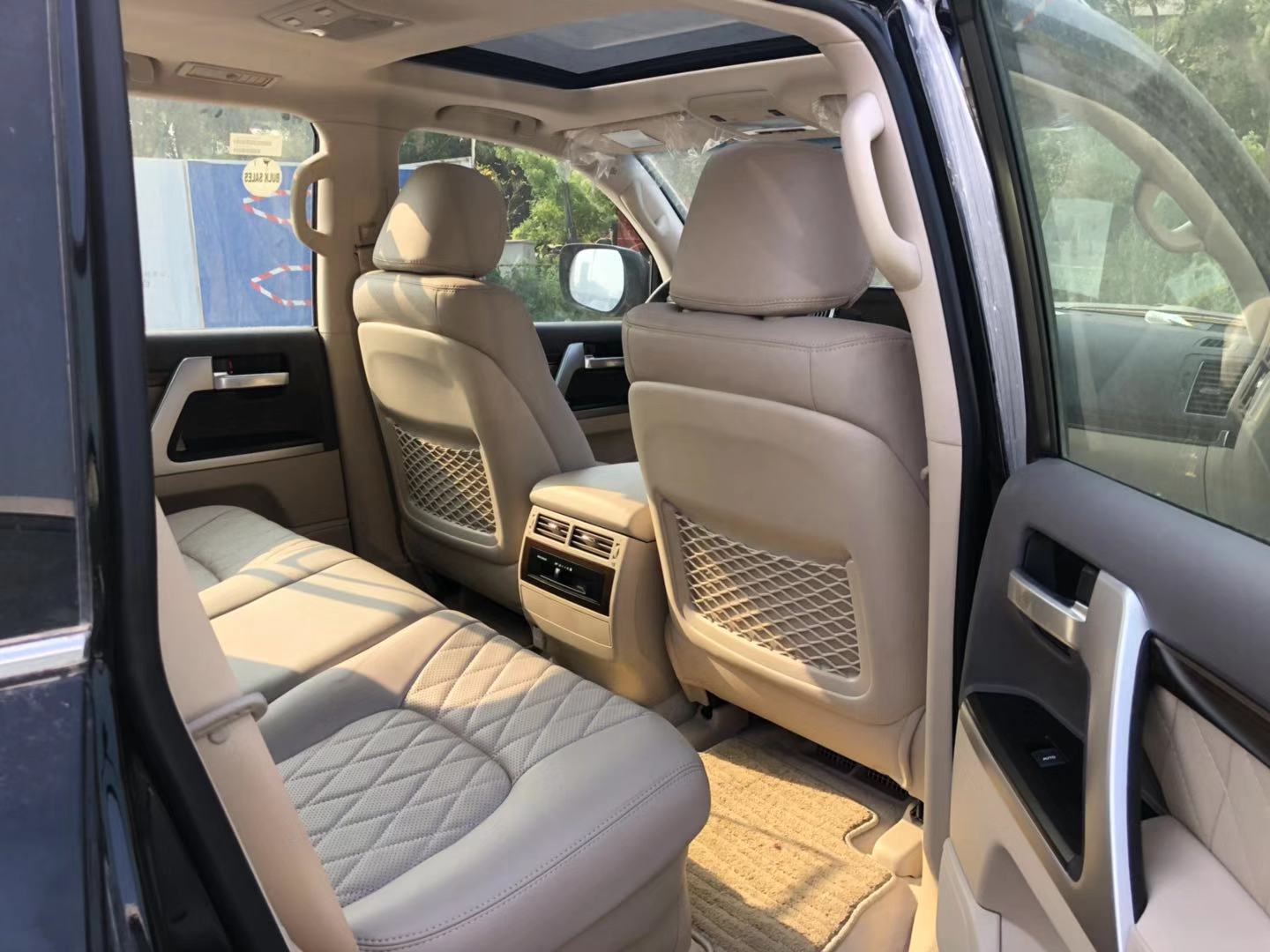 经典硬派越野丰田酷路泽5700 港口仅售104.5万