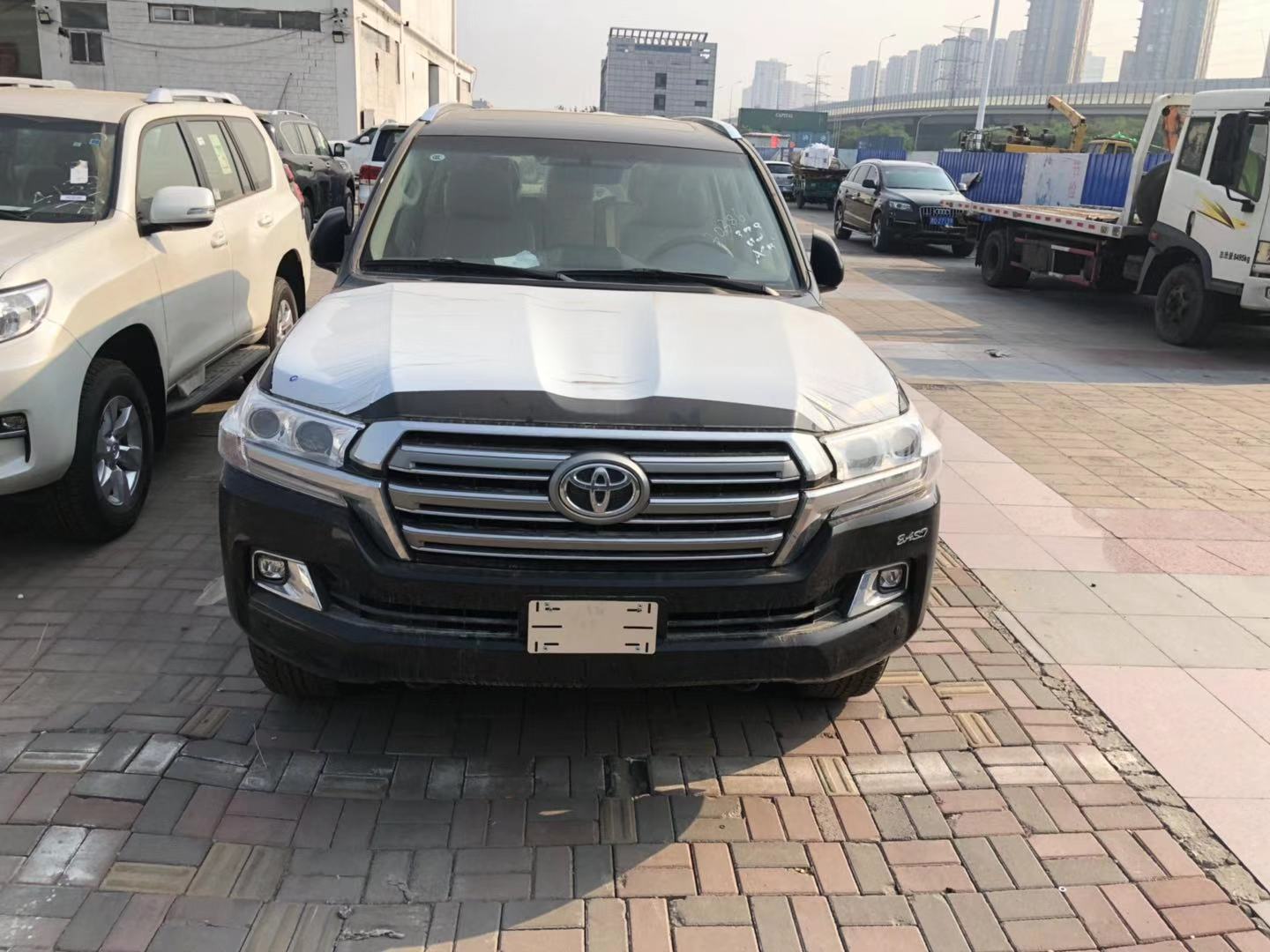 经典硬派越野丰田酷路泽5700 港口仅售104.5万