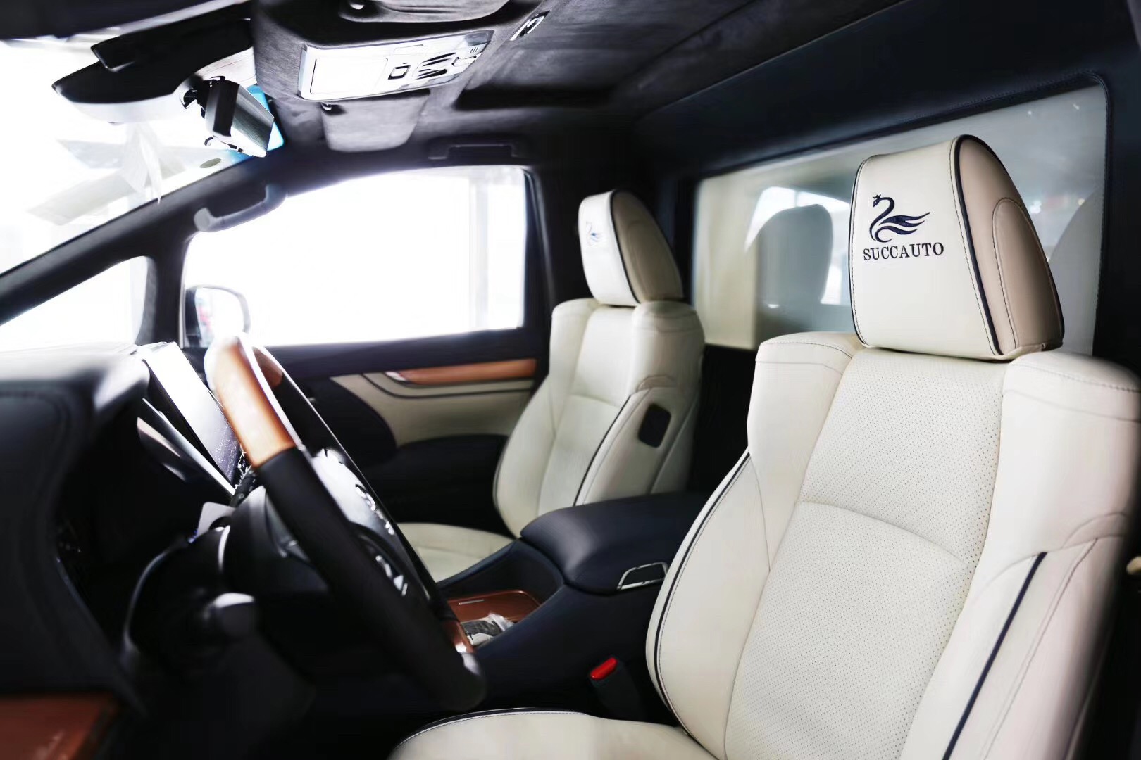 国六，全国上牌，20款丰田埃尔法新宿白天鹅版！