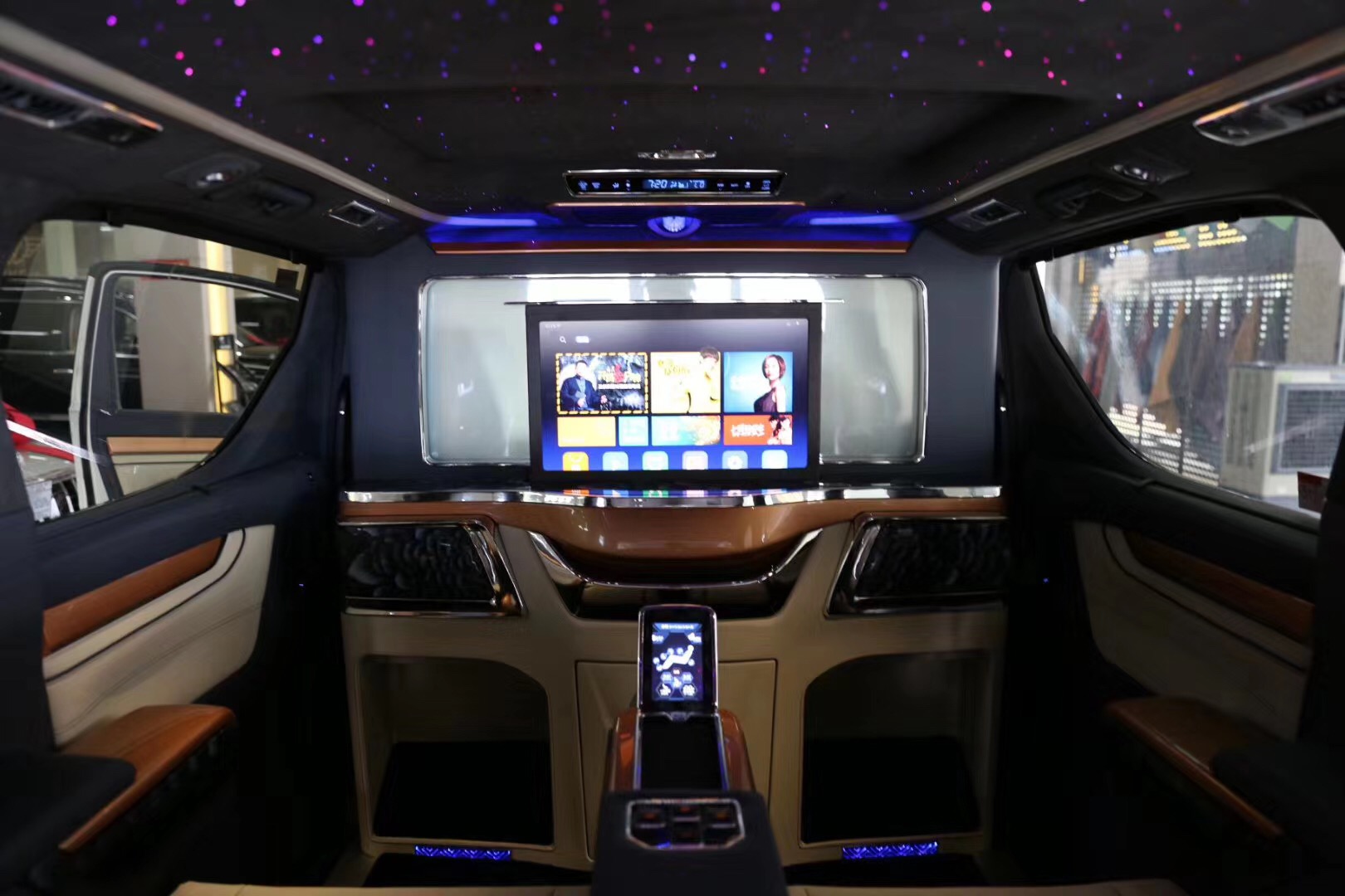 国六，全国上牌，20款丰田埃尔法新宿白天鹅版！