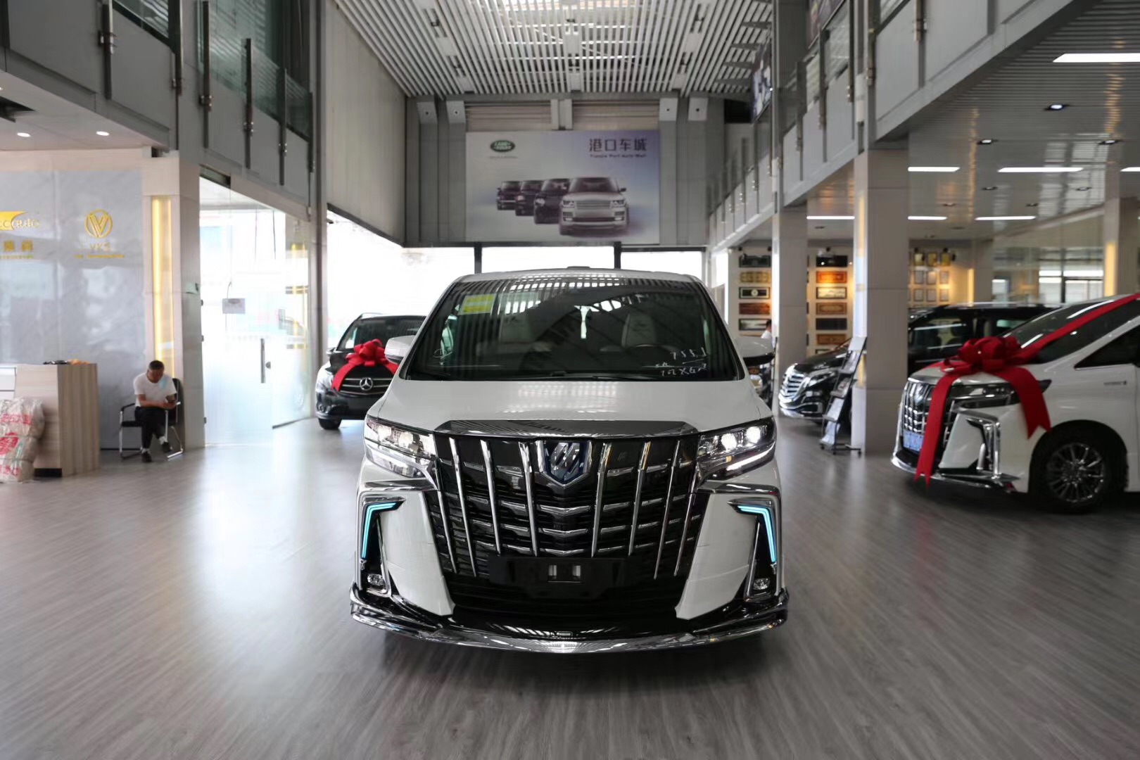 国六，全国上牌，20款丰田埃尔法新宿白天鹅版！