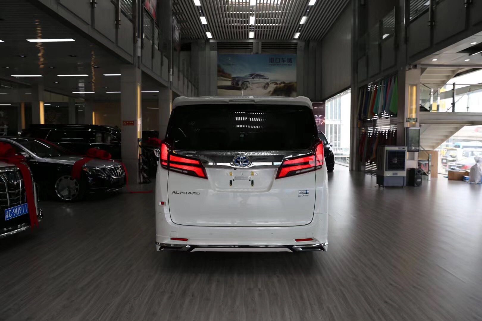 国六，全国上牌，20款丰田埃尔法新宿白天鹅版！