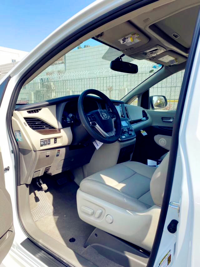 塞纳 20款 3.5 两驱 XLE真皮 7座