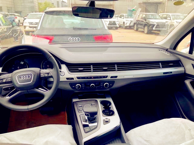 天津港保税区欧版奥迪Q7 19款 2.0T 标准仅售55万 现车手续齐多台