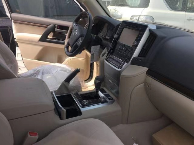 20款丰田酷路泽4000遥启天窗版 保税区最低价仅售73.5万