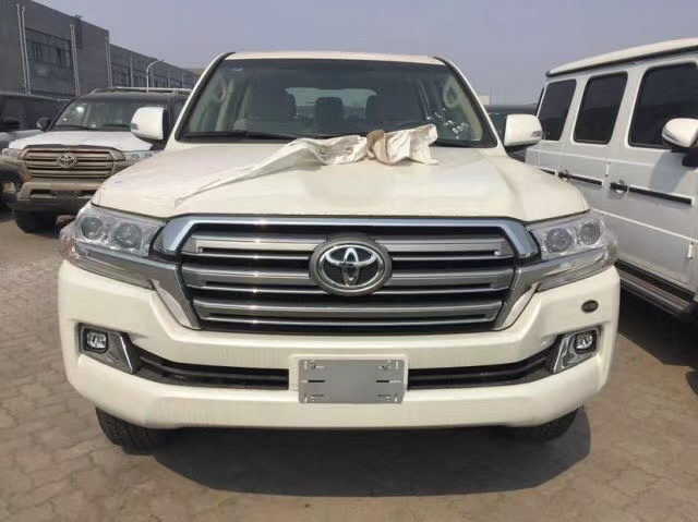 20款丰田酷路泽4000遥启天窗版 保税区最低价仅售73.5万