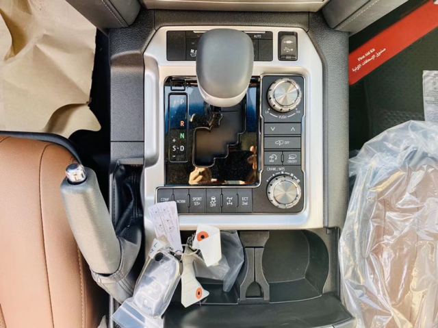 天津港中东版酷路泽5700 20款 VXR GTS 12气 底升仅售131万