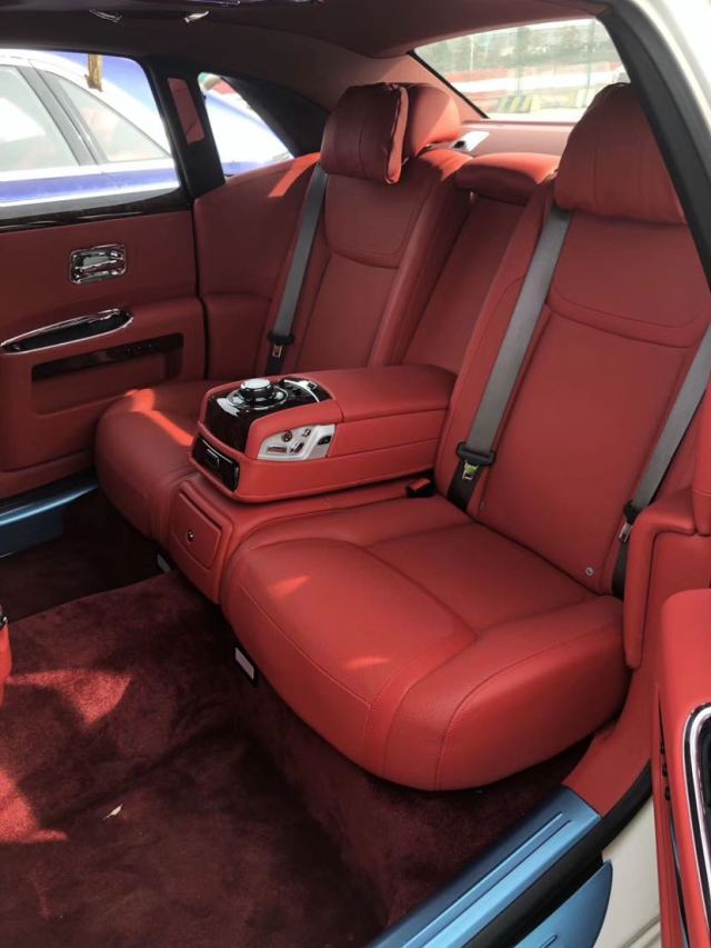 天津港欧版老板座驾劳斯莱斯古思特18款 6.6T 加长 仅售480万