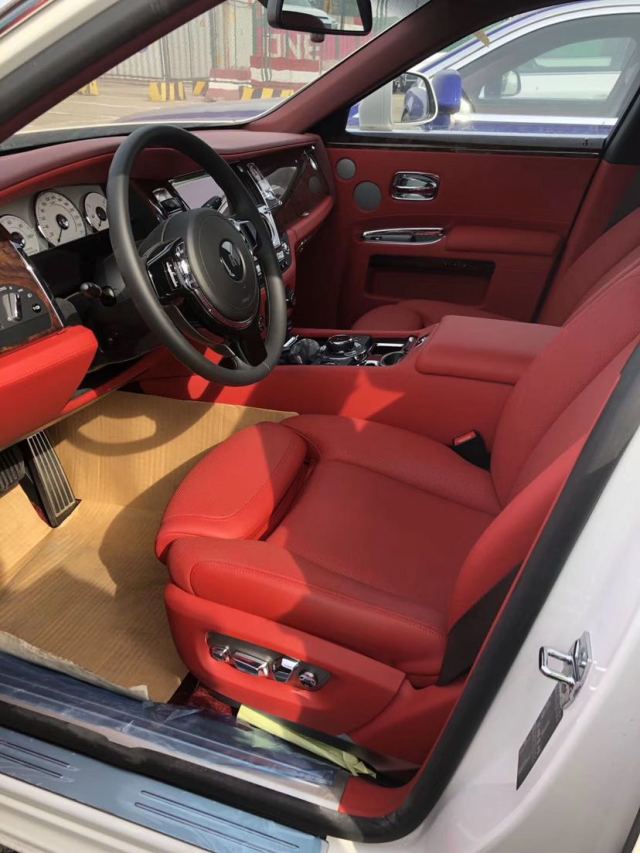 天津港欧版老板座驾劳斯莱斯古思特18款 6.6T 加长 仅售480万