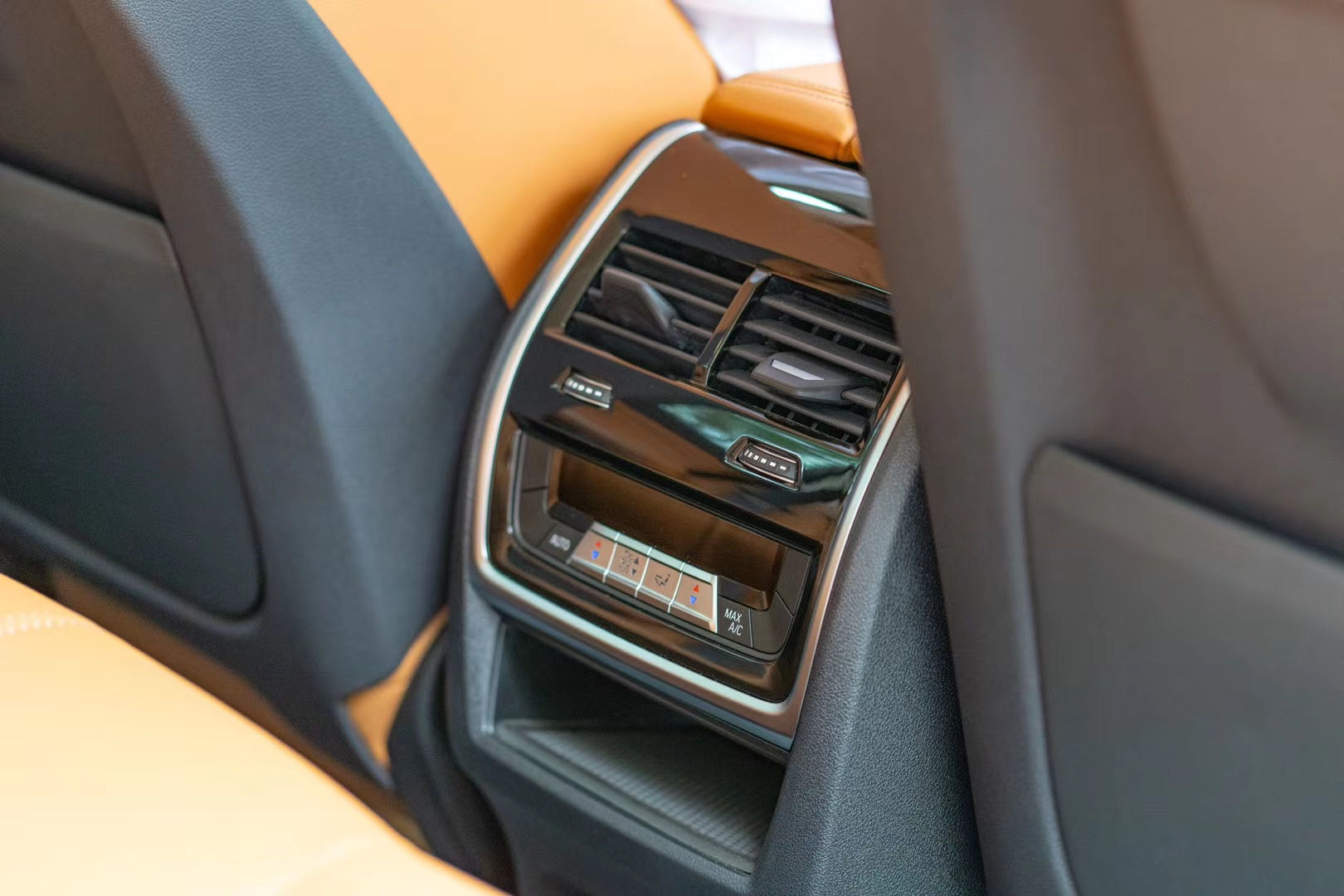 天津港19款宝马X5 3.0T 现车仅售 69