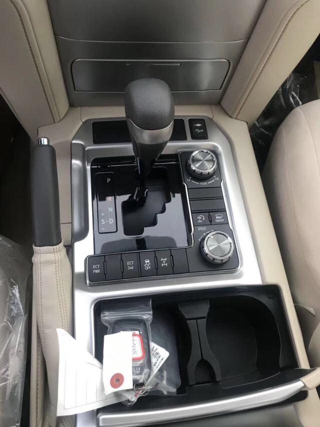 2020款酷路泽4000遥启版 港口现车钜惠仅售75万