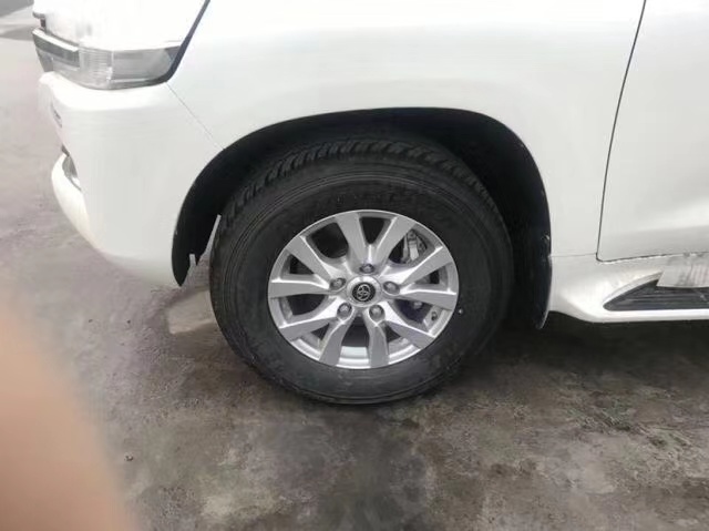 2020款酷路泽4000遥启版 港口现车钜惠仅售75万