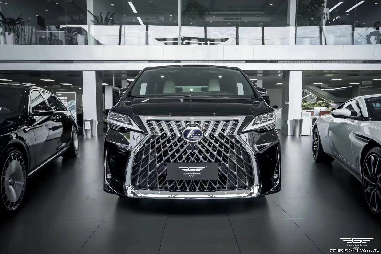 20款雷克萨斯LM300混动2.5 港口国六预售全国上牌139万起