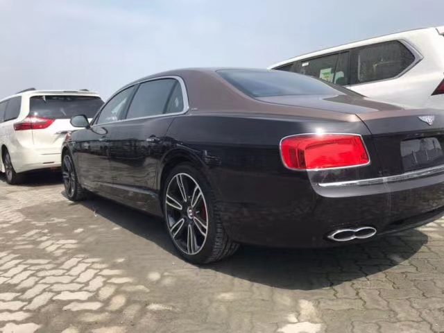 18款宾利飞驰4.0T 港口国五限时低价仅售243万