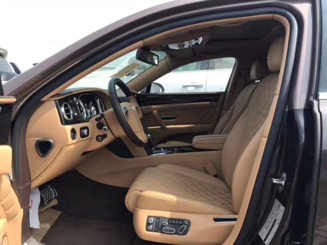 18款宾利飞驰4.0T 港口国五限时低价仅售243万