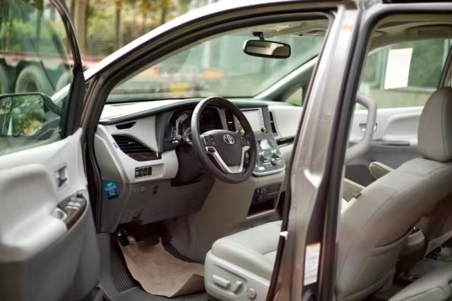 20款丰田塞纳两驱XLE真皮版 港口现车钜惠仅售50万