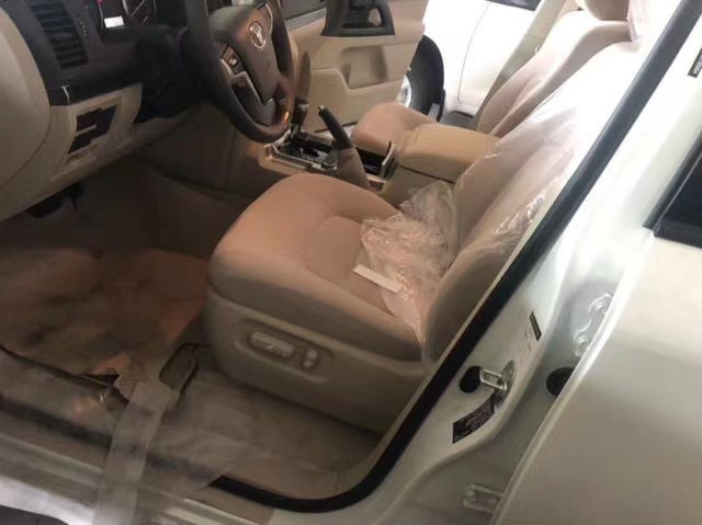 20款丰田酷路泽4000八气流水灯 港口现车特惠仅售85万