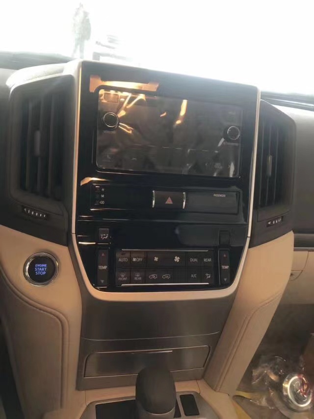 20款丰田酷路泽4000八气流水灯 港口现车特惠仅售85万