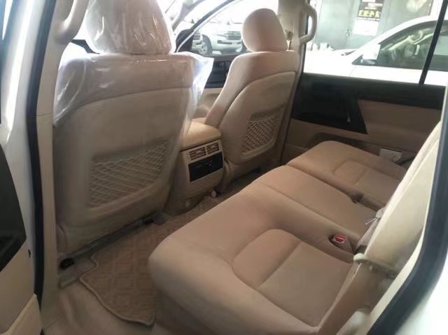 20款丰田酷路泽4000八气流水灯 港口现车特惠仅售85万