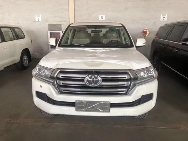 20款丰田酷路泽4000八气流水灯 港口现车特惠仅售85万