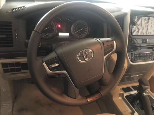 20款丰田酷路泽4000八气流水灯 港口现车特惠仅售85万