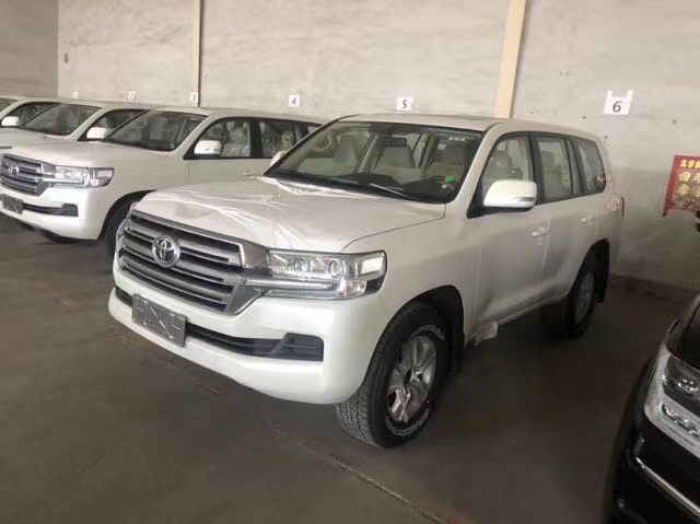 20款丰田酷路泽4000八气流水灯 港口现车特惠仅售85万