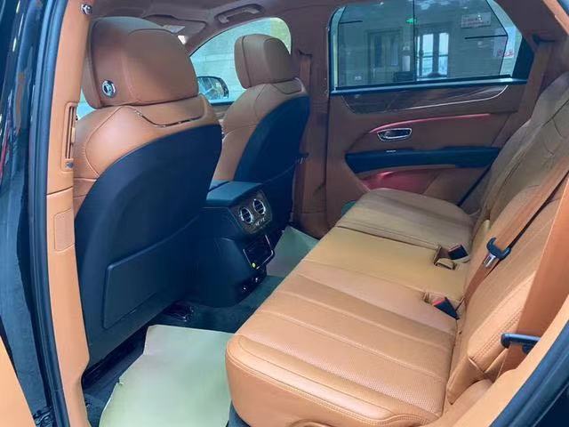 2021款宾利添越4.0T国六排放 港口现车全国上牌特惠335万