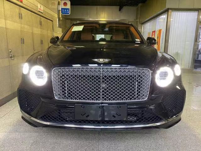 2021款宾利添越4.0T国六排放 港口现车全国上牌特惠335万