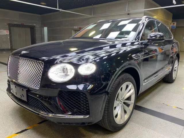 2021款宾利添越4.0T国六排放 港口现车全国上牌特惠335万