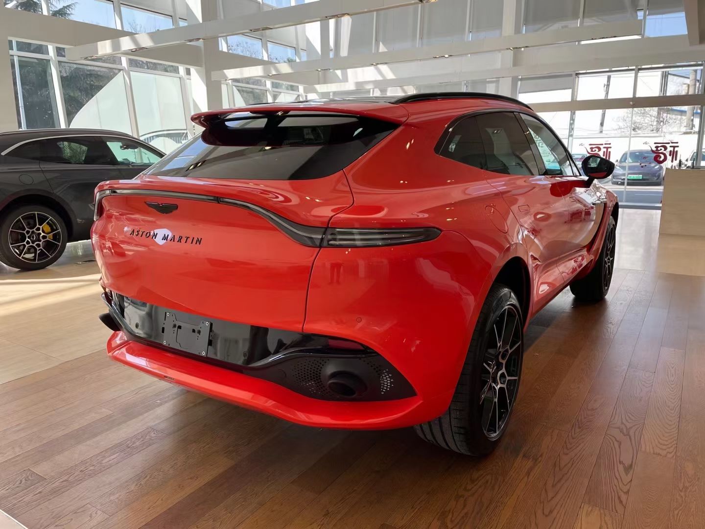 阿斯顿马丁DBX旗下首款SUV 现车发售直营全国仅售245万