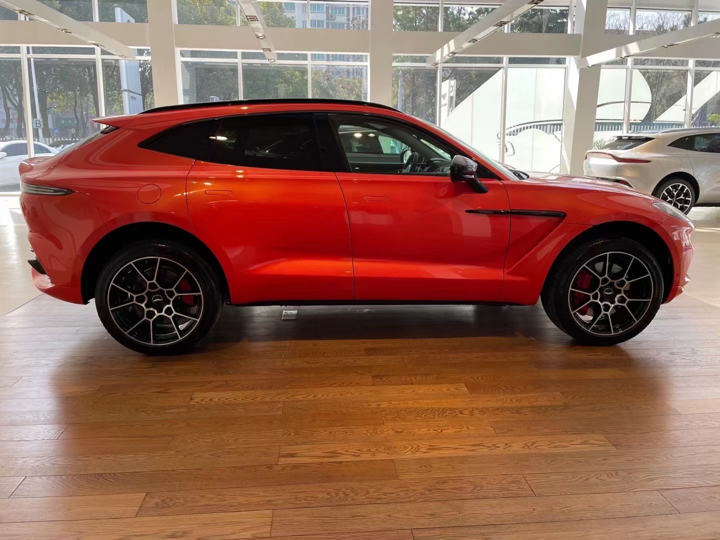 阿斯顿马丁DBX旗下首款SUV 现车发售直营全国仅售245万