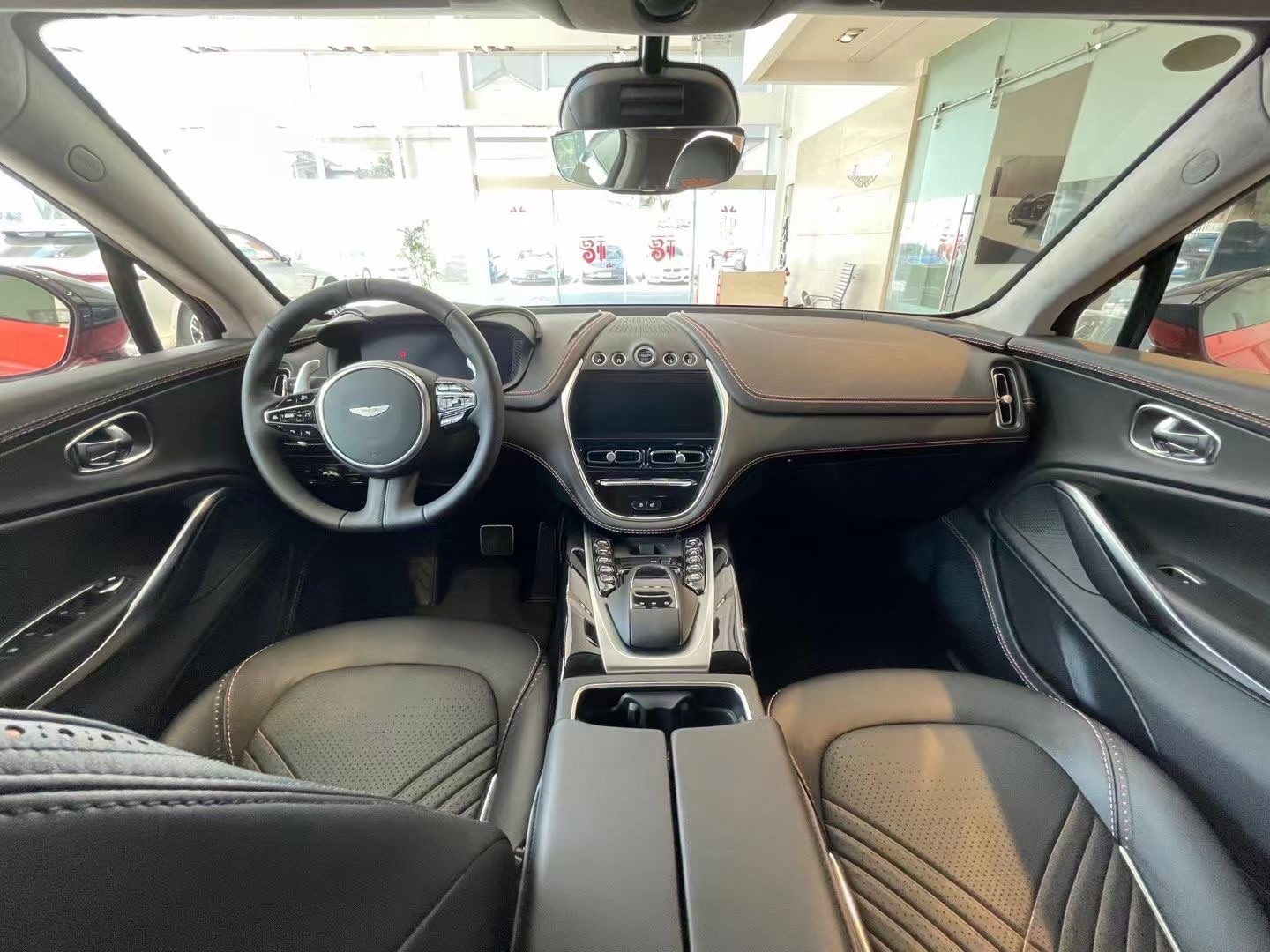 阿斯顿马丁DBX旗下首款SUV 现车发售直营全国仅售245万